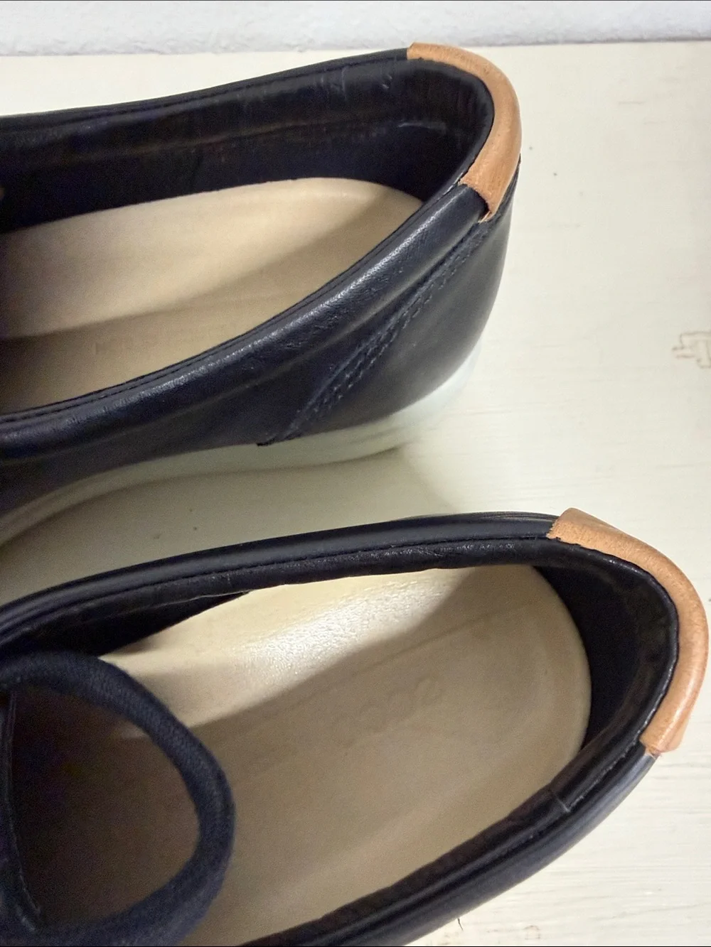 ECCO  Black Leather Lace-Up Sneakers sz 6